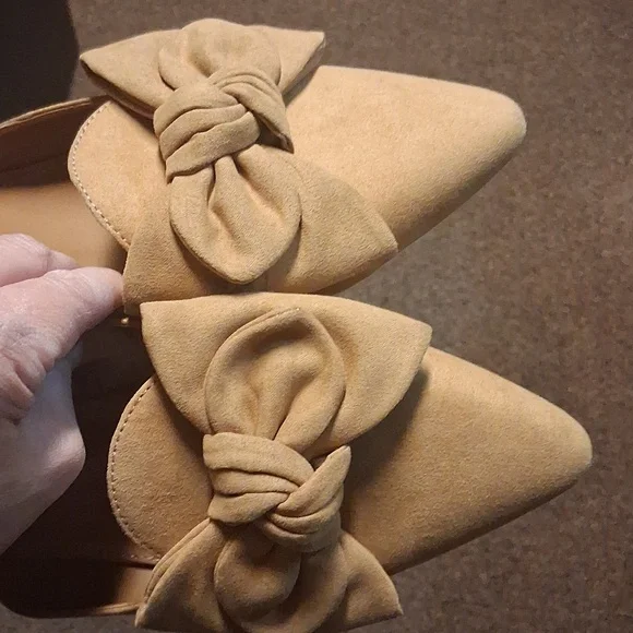 J.Crew Slip On Pointed Toe Shoes Bow Accent Tan Brown 8 - Picture 3 of 5